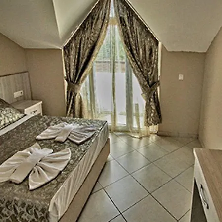 Flora Palm Hotell 4*