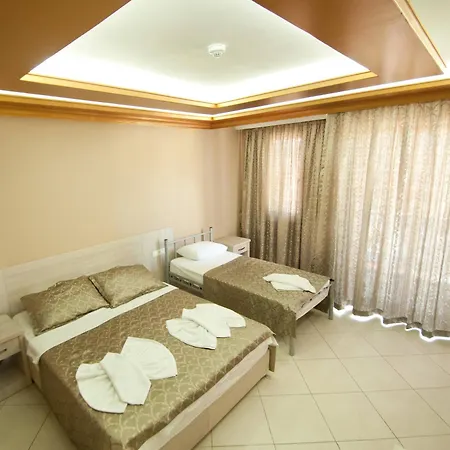 Flora Palm Hotell 4*